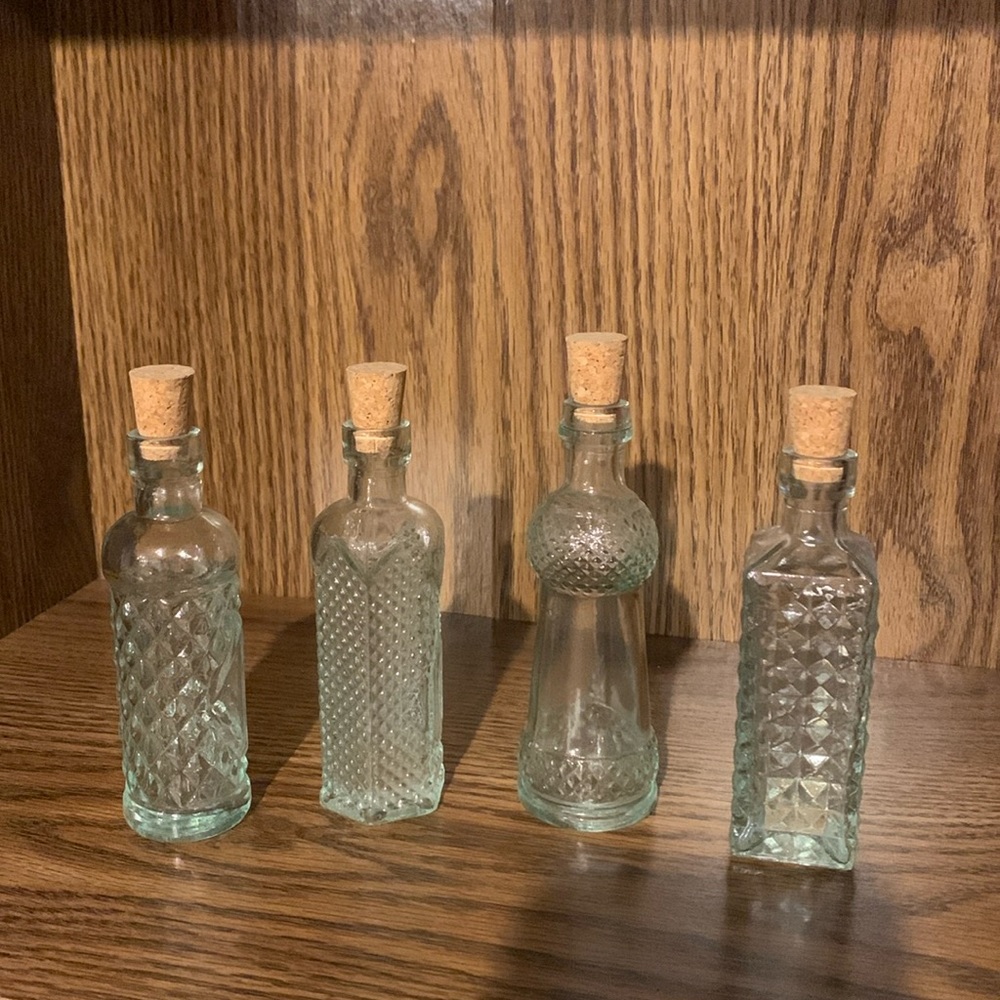 Decorative mini-bottles set